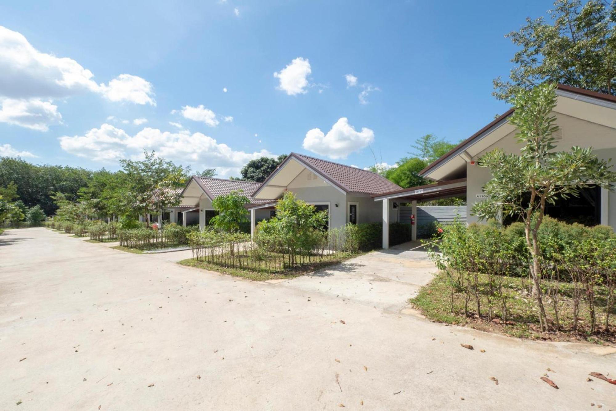 Capital O 75378 Thawapee Resort Rayong Bagian luar foto